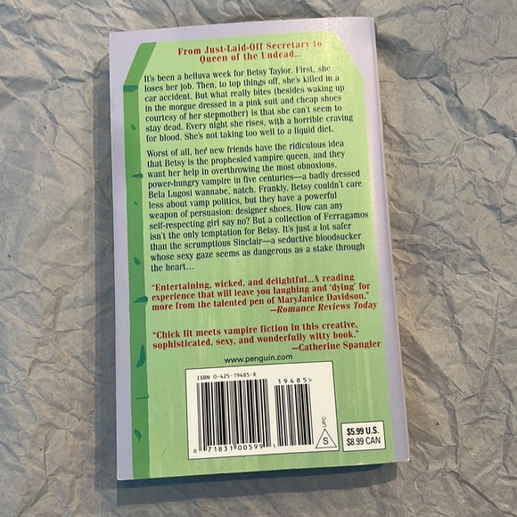 ⭐️5 for $15⭐️Undead and Unwed by Mary Janice Davidson | Book - Picture 2 of 2